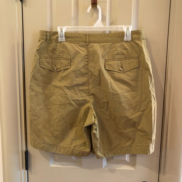 GAP Chino Khaki Pleated Front Shorts - Picture 4 of 8